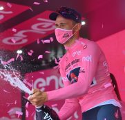 filippo-ganna-ineos-grenadiers-giro-italia-2020-etapa1-podio.
