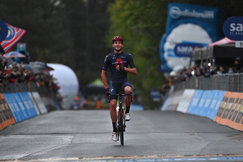 filippo-ganna-ineos-grenadiers-giro-italia-2020-etapa5-meta