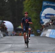 filippo-ganna-ineos-grenadiers-giro-italia-2020-etapa5-meta