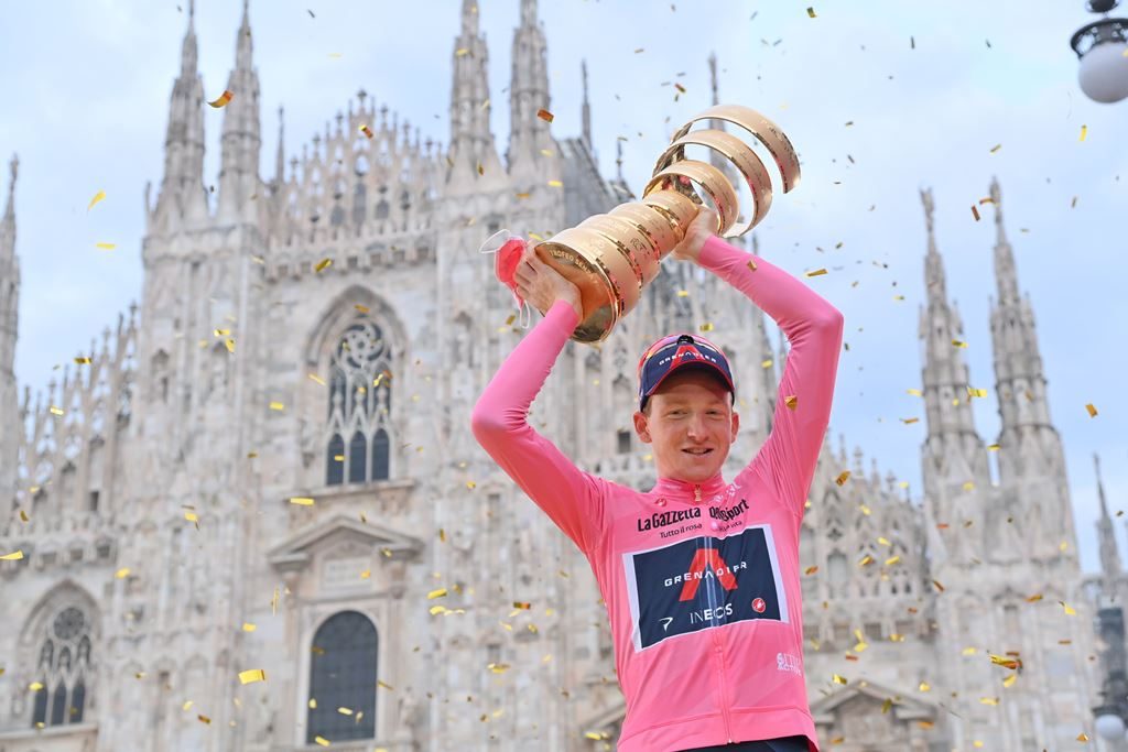 tao-geoghegan-hart-ineos-giro-italia-2020-etapa21-podio