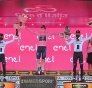 tao-geoghegan-hart-ineos-giro-italia-2020-etapa21-podio