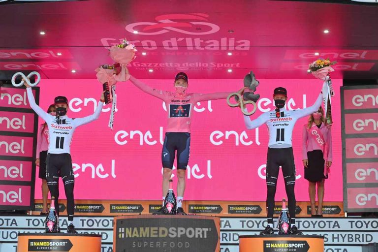 tao-geoghegan-hart-ineos-giro-italia-2020-etapa21-podio