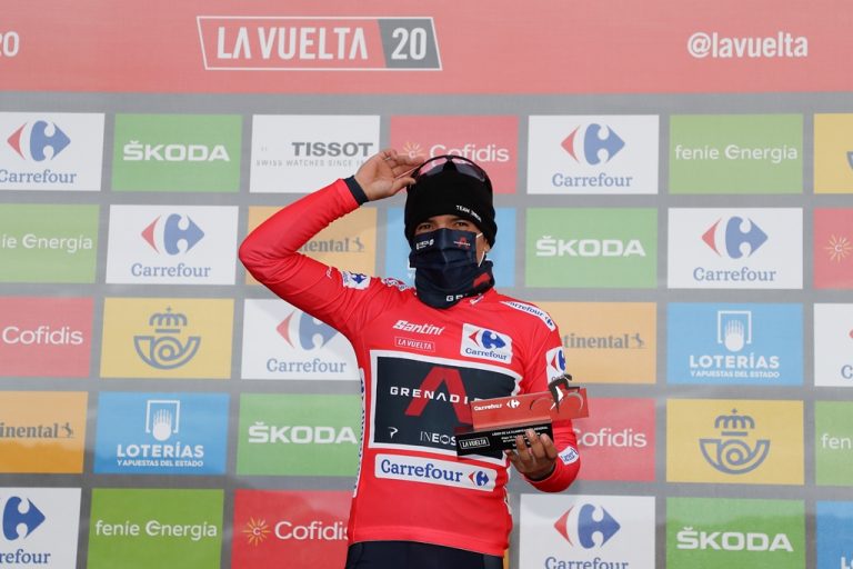 richard-carapaz-ineos-grenadiers-vuelta-españa-2020-etapa12-podio