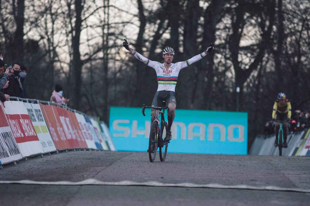 mathieu-van-der-poel-namur-wout-van-aert-2021