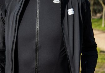 Sportful Aqua Pro Jacket: Alta gama para que la lluvia no nos detenga (Test)