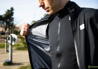 Sportful Aqua Pro Jacket: Alta gama para que la lluvia no nos detenga (Test)