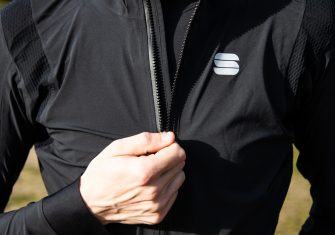 Sportful Aqua Pro Jacket: Alta gama para que la lluvia no nos detenga (Test)