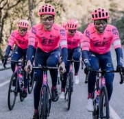EF Education-Nippo presenta su maillot 2021, rosa y sin patos
