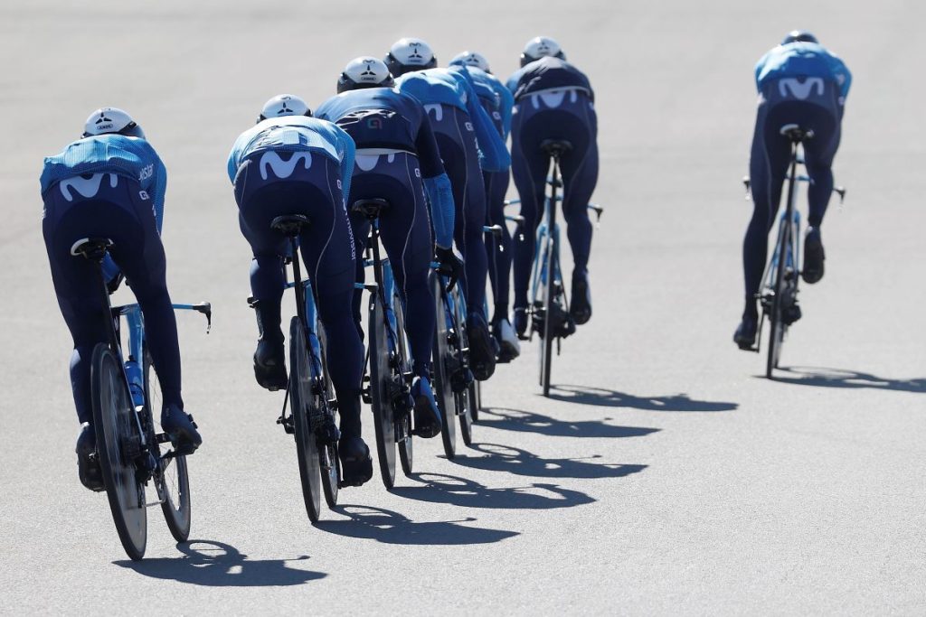 movistar-team-2021-entrenamiento