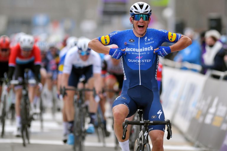 Omloop Het Nieuwsblad: Davide Ballerini, al sprint; Álex Aranburu, 6º (Vídeo)