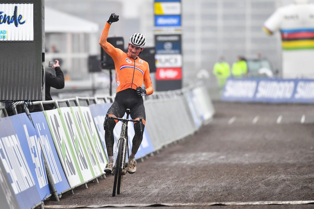 mathieu-van-der-poel-mundial-cx-ostende-2021