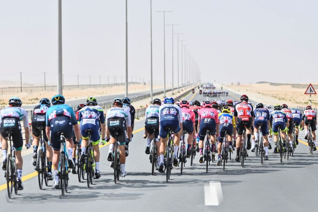 uae-tour-2021-peloton-abanicos