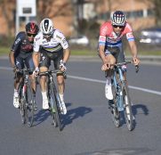 Strade Bianche: Van der Poel bate a Alaphilippe y Bernal (Vídeo)