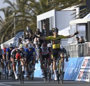 Tirreno-Adriático: Wout van Aert da primero (Vídeo)