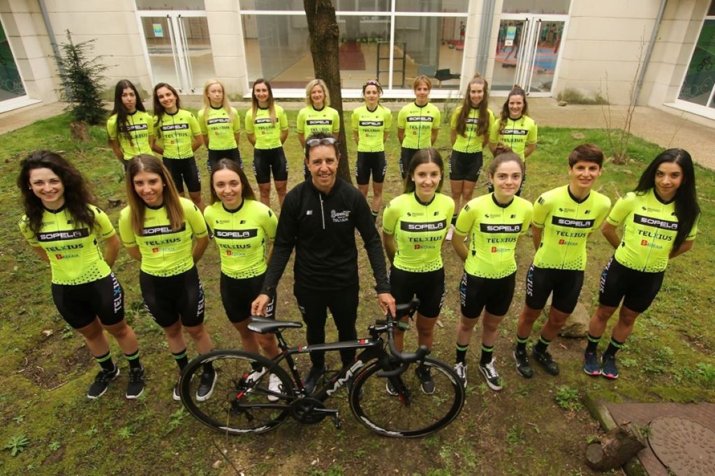 Sopelas-women-team-2021-concentración-fadura