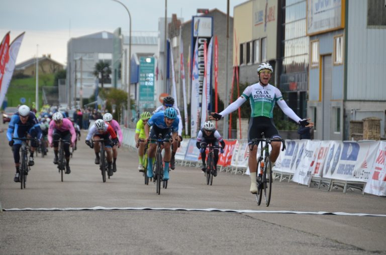 Andoni Abetxuko (Caja Rural-RGA) gana el GP San José en Astillero