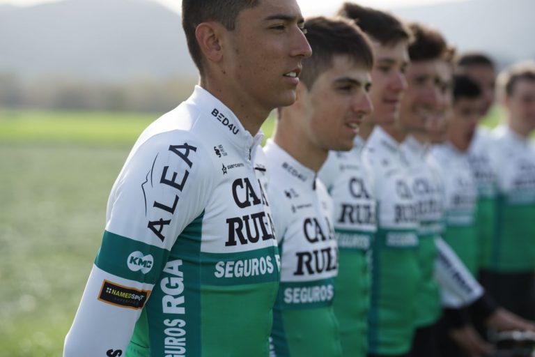 Caja Rural-RGA estrena maillot con un nuevo patrocinador