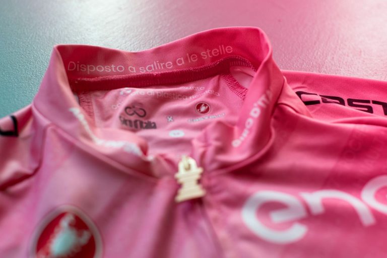Una Maglia Rosa de leyenda en 2021: Pasado y futuro se unen (Vídeo)