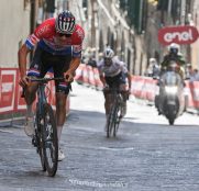 Strade Bianche: Un Mathieu van der Poel superlativo (Vídeo resumen)