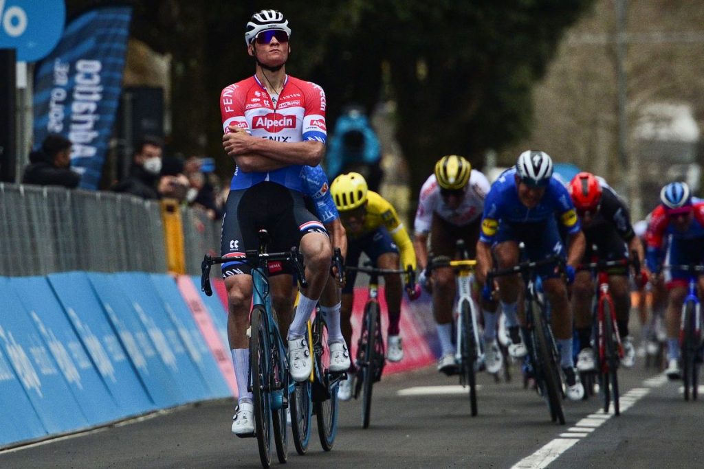 mathieu-van-der-poel-alpecin-fenix-tirreno-adriatico-2021-etapa3-meta