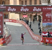 Strade Bianche Donne: Chantal Blaak vence en Siena (Vídeo)