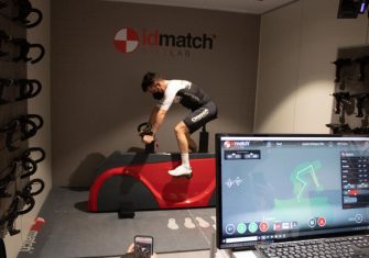 Joaquim Rodríguez revisa su posición con el sistema biomecánico Bike Lab