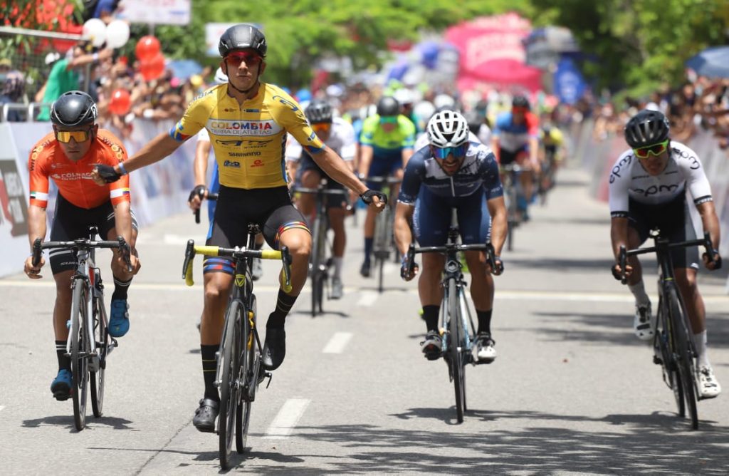 nelson-soto-tierra-atletas-vuelta-colombia-2021-etapa1-meta