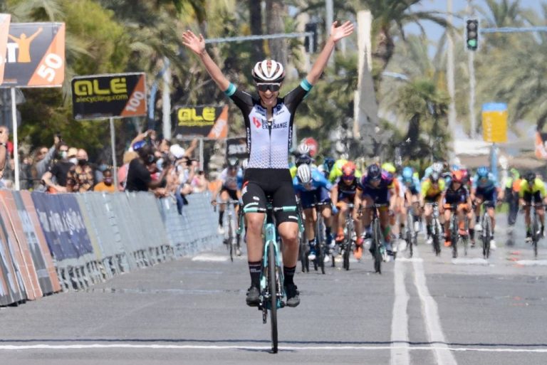 Setmana Valenciana: Urška Žigart, la última; Van Vleuten, la general