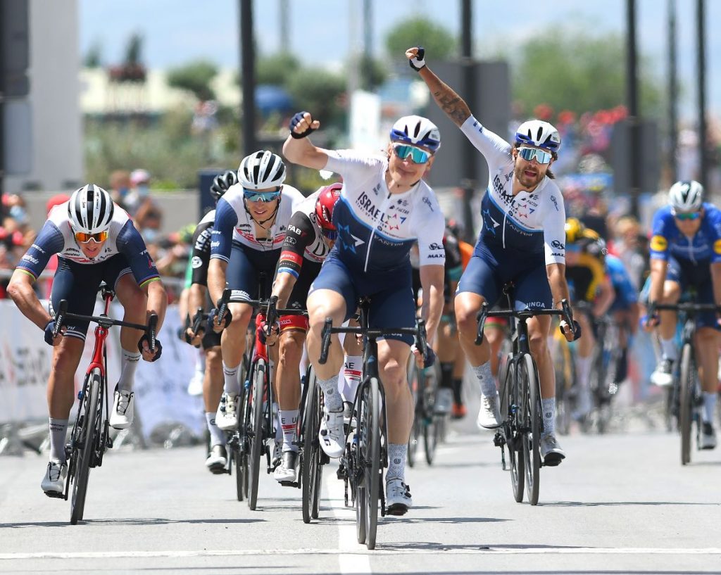 andre-greipel-israel-vuelta-andalucia-2021-etapa13-meta