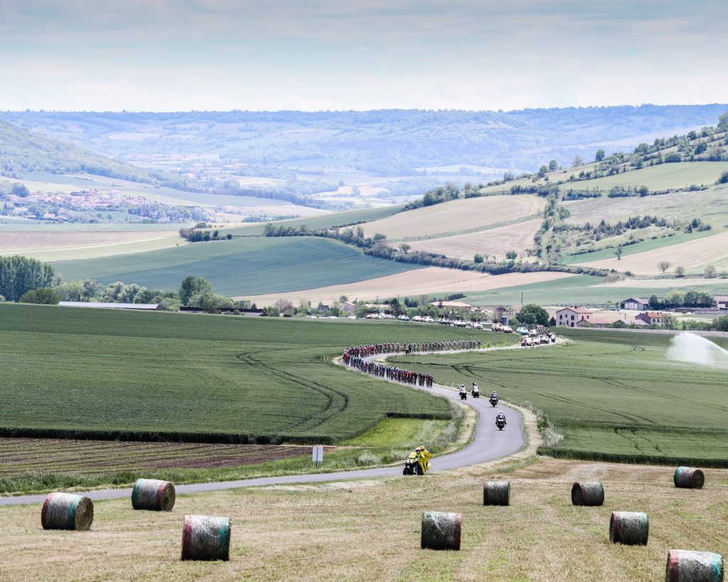 criterium-dauphine-2021-peloton