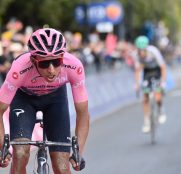Giro Italia: Egan Bernal, más rosa en la tierra (Vídeo)