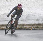 egan-bernal-ineos-giro-italia-2021-etapa16-passo-giau