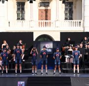 egan-bernal-ineos-giro-italia-2021-presentacion