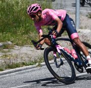 egan-bernal-ineos-pinarello-giro-italia-2021