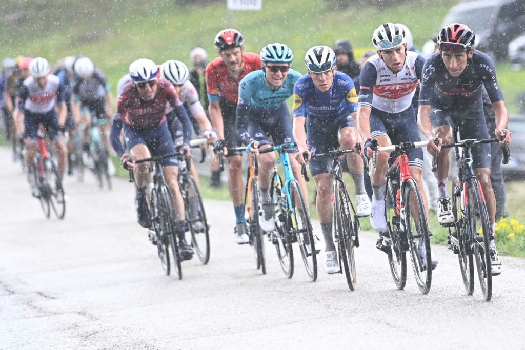 egan-bernal-remco-evenepoel-giro-italia-2021-etapa6