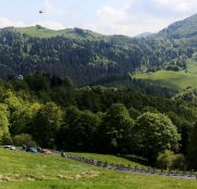 giro-italia-2021-etapa17-peloton