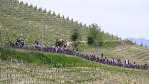 giro-italia-2021-etapa3-peloton