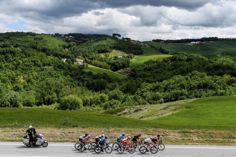 giro-italia-2021-etapa9-escapados