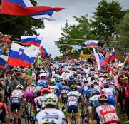 giro-italia-2021-peloton-eslovenia