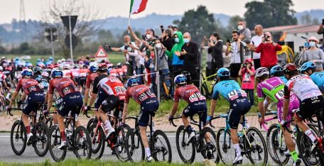 giro-italia-2021-peloton-etapa2