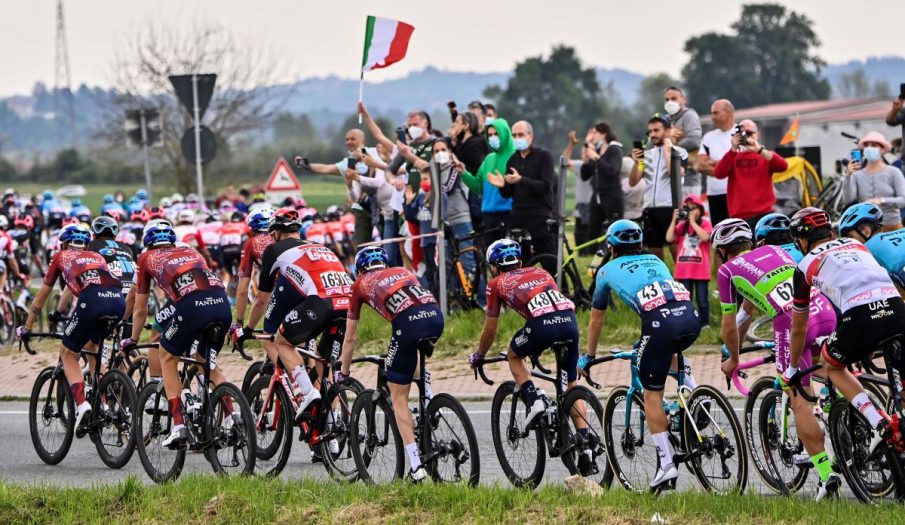 giro-italia-2021-peloton-etapa2