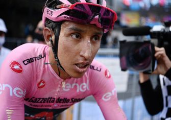 giro-italia-2021-sterrato-egan-bernal-15