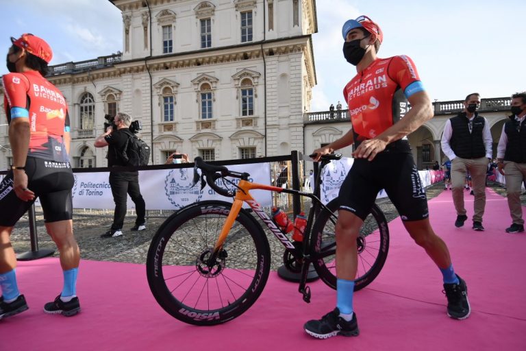 mikel-landa-bahrain-giro-italia-2021-presentacion