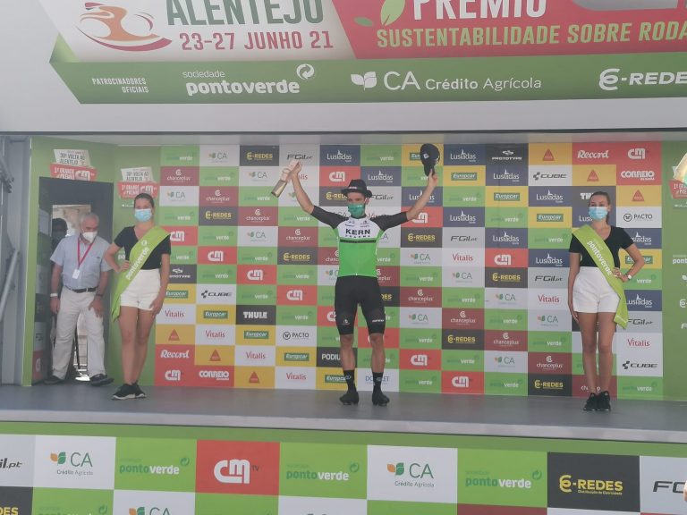 enrique-sanz-kern-pharma-volta-alentejo-2021-etapa6-podio