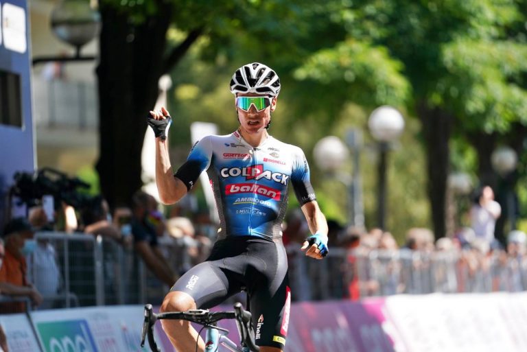 Giro sub23: Juan Ayuso gana en Cesenatico y es líder