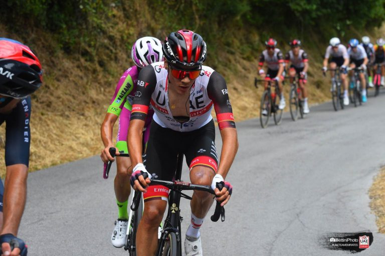 juan-ayuso-uae-giro-appennino-2021