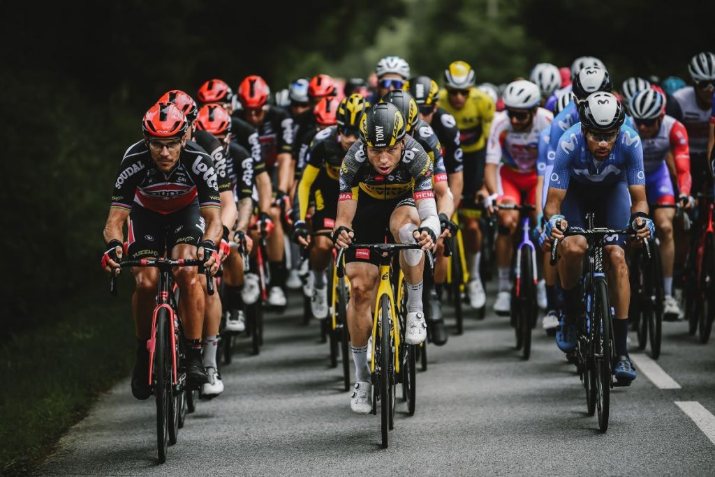 philippe-gilbert-tony-martin-jorge-arcas-peloton-tour-francia-2021-etapa3