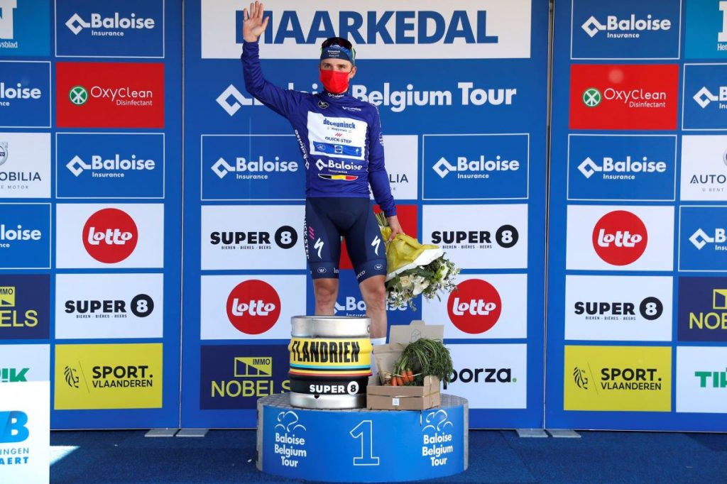 remco-evenepoel-tour-belgica-2021-etapa1-podio