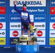 remco-evenepoel-tour-belgica-2021-etapa1-podio