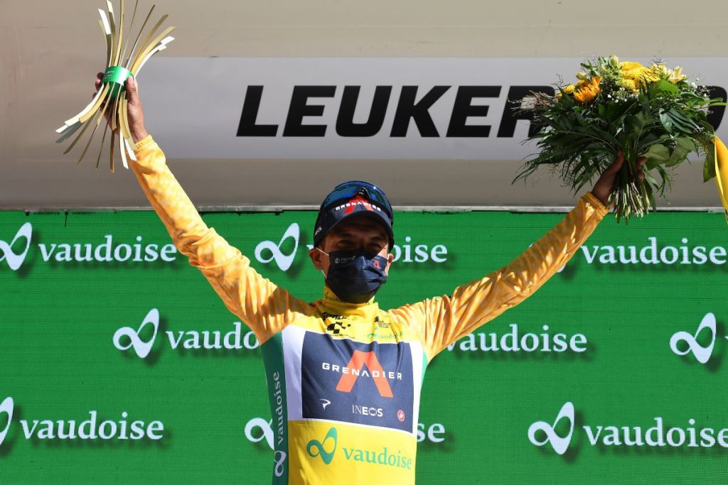 richard-carapaz-ineos-tour-suiza-2021-etapa5-podio